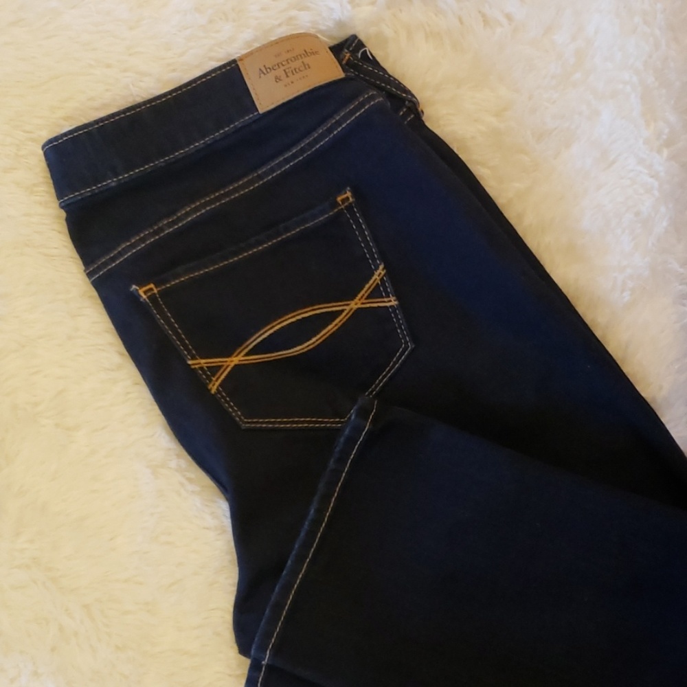 Abercrombie & Fitch dk blue skinny jeans. Size 8L